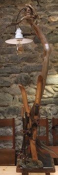Verkauft / vendu: lampe avec vielle douille, ski en bois, pied en métal