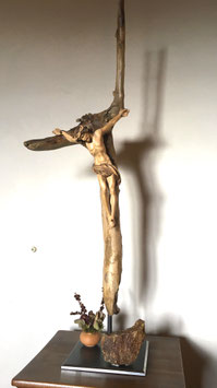 Vendu / verkauft: Bois flotté sur pied en métal, Christ sculpté à la main (Tyrol du Sud) mariné