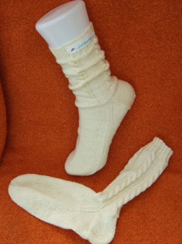 Trachten-Stricksocken in wollweiß