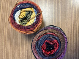 Lang  Yarns Merino + Color 100g / 180 m Fb. 207 beere- noch 1x-