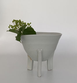 森岡由利子　白磁  鼎花器