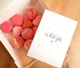 Macarons in quadratischer Form mit Karte