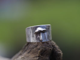 Pilzring mit einer kleinen Waldwelt versteckt auf den Seiten aus Sterlingsilber Nr. A113
