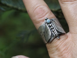 Die kleine Motte mit Larimar, aus Sterlingsilber Nr. A167