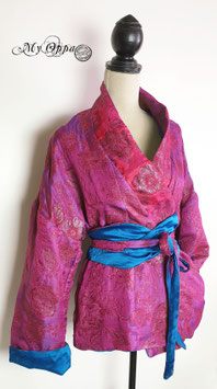 Kimono tissu brocart reflet fushia bleu avec sa ceinture réversible