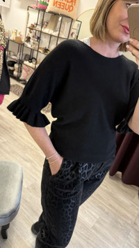 Feinstrick-Pullover mit Volant-Ärmeln *SCHWARZ