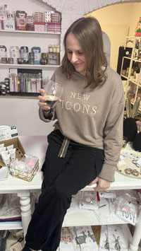 Kurzer Sweater *New Icons taupe
