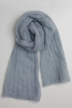 Zarter Strickschal aus Seide & Mohair in Jeansblau