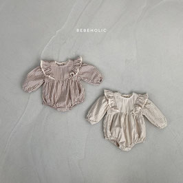 レースフリルスーツ