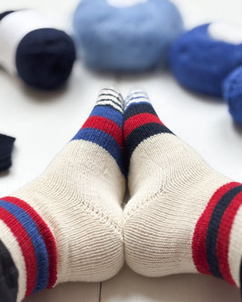 Garnpaket Ringelpiez Socken inklusive Anleitung (PDF) in den Farben Weiß, Rot, Nacht- und Tintenblau