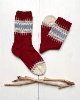 Garnpaket Island Socken 2025 Variante Berry und Tide inkl. Anleitung