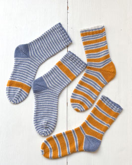 Garnpaket Ringelpiez Socken inklusive Anleitung (PDF) in den Farben Cornflower, Marshmallow und Sunflower