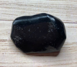 Schungit, mattschwarz,  Trommelstein, Größe 40 x 27 mm - ohne Deko