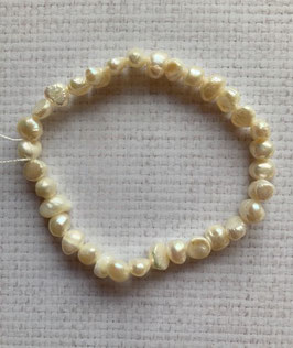 Süßwasserperlen  Armband, Perlen 4-5 mm Durchmesser,  19 cm elastisch