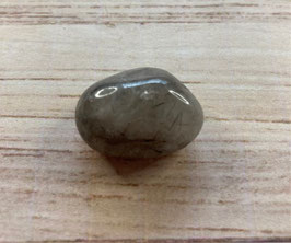 Bergkristall mit Chlorit, Trommelstein, 23 x 13 mm