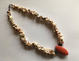 Muschelkette mit Schaumkoralle Navette, Anhänger 42 x 20 mm, und Lava Kugeln 10 mm,  39 cm mit dunkelfarbigem Karabinerverschluss - ohne Deko