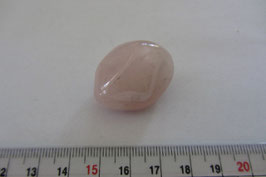 Rosenquarz Trommelstein 29 x 23 mm