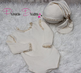 Set*: genähtes basic Rüschen Mützchen /Romper creme uni for Girls