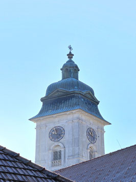 Der Retzer Kirchturm strahlt