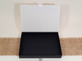 Klappbox "Schwarz-Weiß"