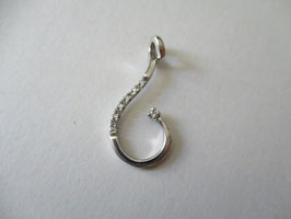 White gold pedant 18k hook shape