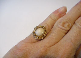 Gold 18k ring and pink coral