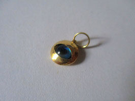 Gold and glass pendant eye