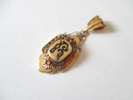 Gold pendant old fashion style letter R