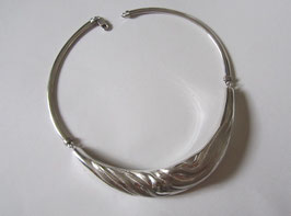 Semi rigid silver necklace