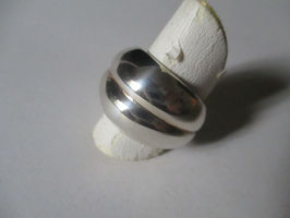 Silver rounded ring