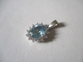 White gold pendant with topaz