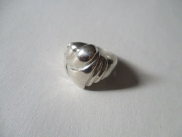 Silver ring undulated shape
