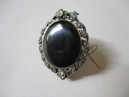 Oval brooch onix and bronzed zircons