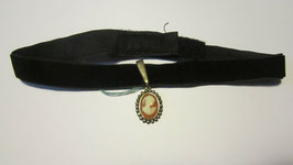 Collar in velvet with cameo