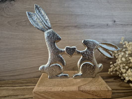 Hasen mit Herz auf Holzsockel Art.6196