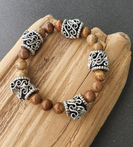 Armband mit Kaffeekapseln und versteinertem Holz