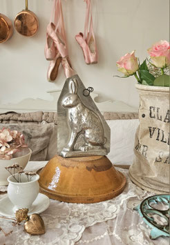 Shabby: Alte große Schokoladenform Osterhase