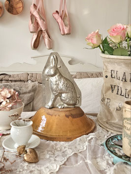 Shabby: Uralte große Schokoladenform Osterhase