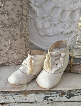 So shabby: Zauberhafte alte Baby Knopfschuhe
