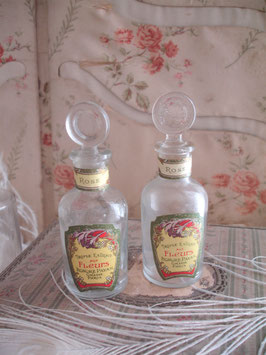 Wunderschöne alte kleine Parfümflasche aus Frankreich