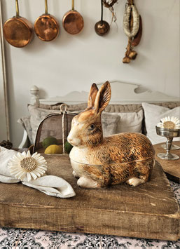 Shabby: Alte Keramik Terrine in Hasenform
