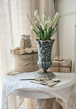 Shabby: Französische Gartenvase mit Patina