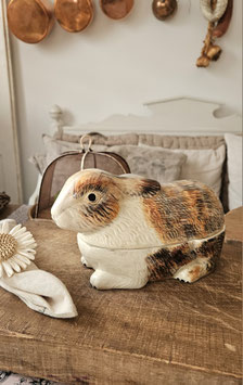 Shabby: Alte Keramik Terrine in Hasenform