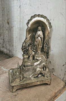 Shabby: Lourdes Souvenir