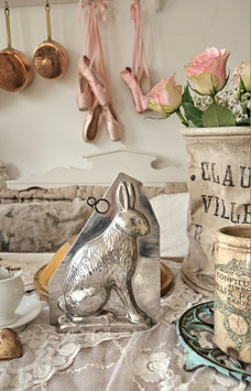Shabby: Alte große Schokoladenform Osterhase