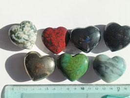 lot mix de 7 cœurs (pyrite , agate arbre , tourmaline noire, hématite , serpentine et pyrite etc...)