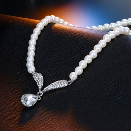 Perlenkette mit Kristall