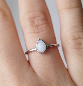 Anello goccia di latte