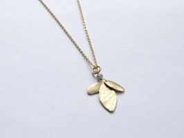 THREE LEAVES Necklace Collection