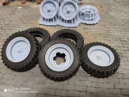 Breitreifen und Felgen für Kübelwagen 1:12